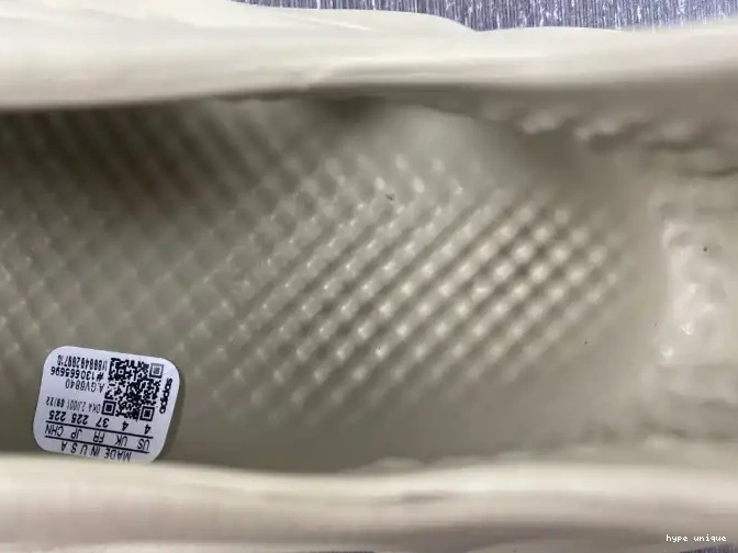 hype RNR Stone Yeezy Adidas Salt Foam GV6840 0606